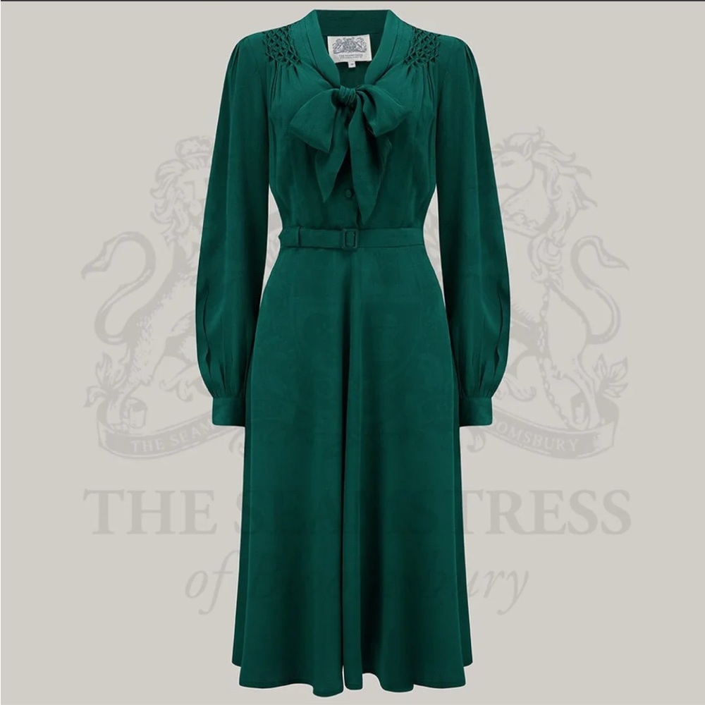 Eva 1940s-style Dress